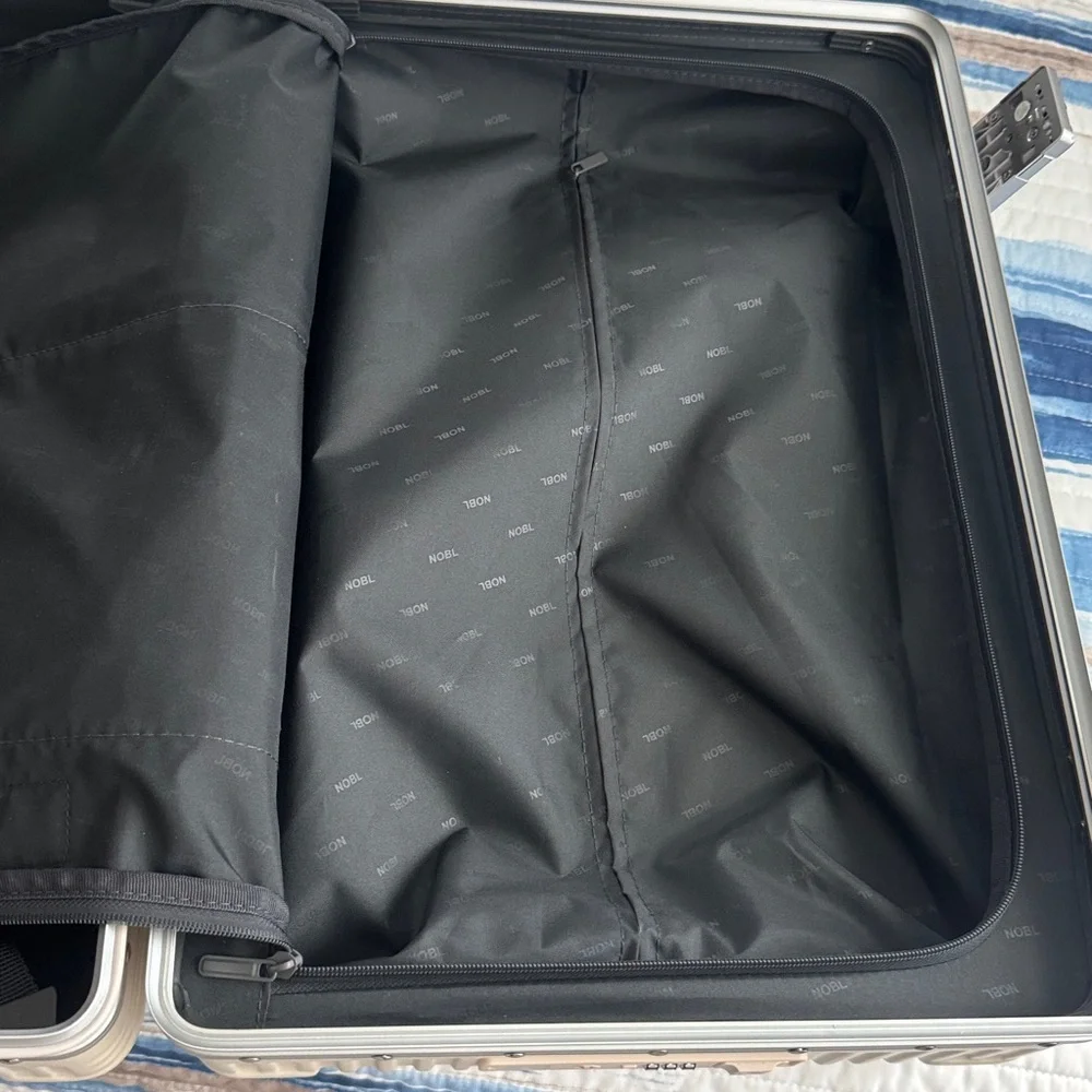 Noble Carry on Luggage - Picture 8 of 9